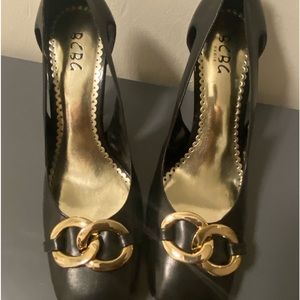 BCBG LADIES PUMPS